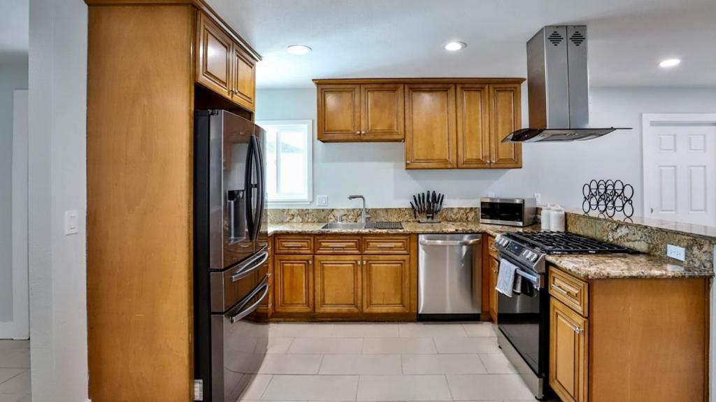 H&H Modern Lux 4Bd 1 King Suite 3 Queen Socal Disney Westminster Buitenkant foto
