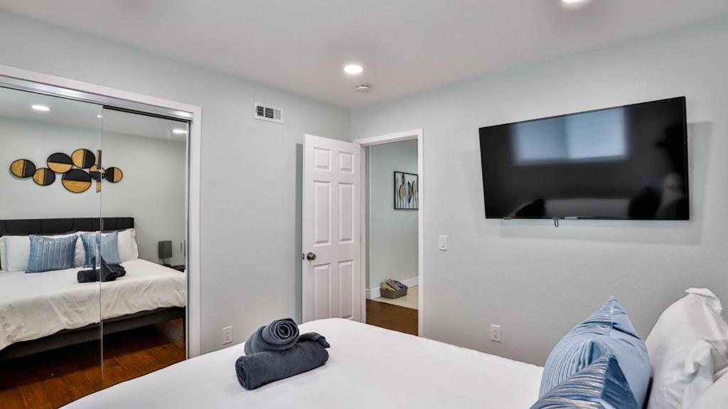 H&H Modern Lux 4Bd 1 King Suite 3 Queen Socal Disney Westminster Buitenkant foto
